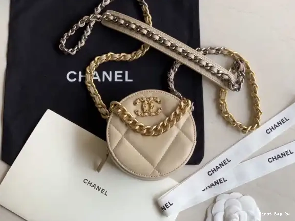 Firstbag Ru 19 WITH CHAIN CHANELUTCH CHANEL 0517